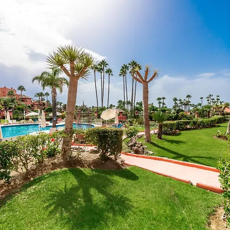 Golden Shore Seafront אסטפונה