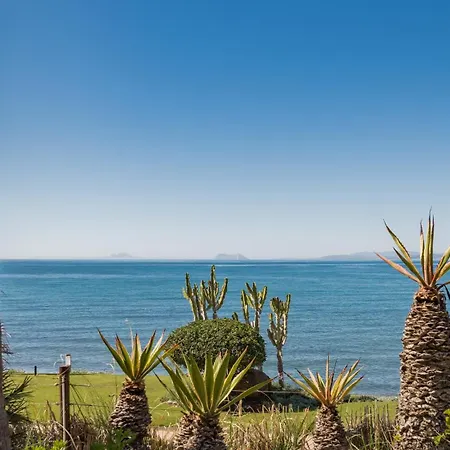 Golden Shore Seafront * אסטפונה