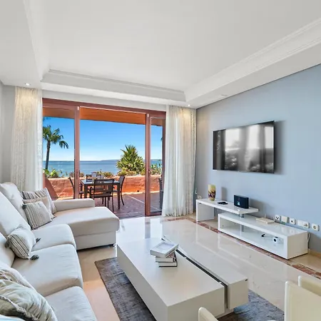 Golden Shore Seafront דירה *