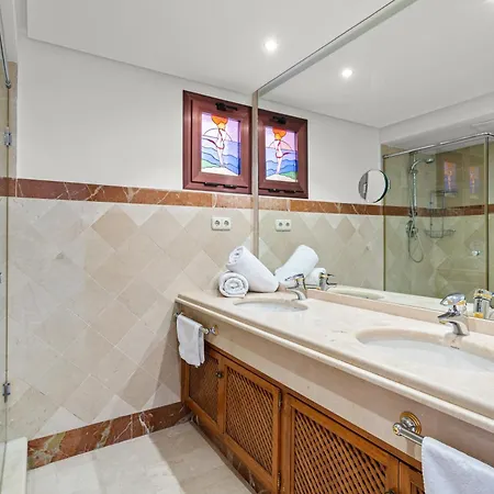 Golden Shore Seafront Daire Estepona