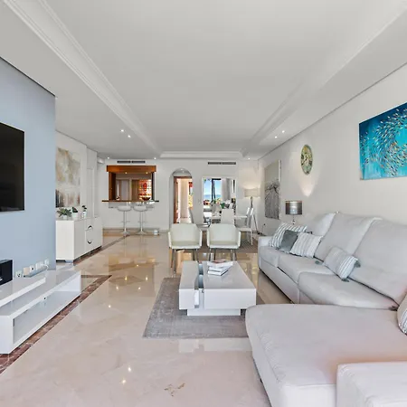 Golden Shore Seafront Daire